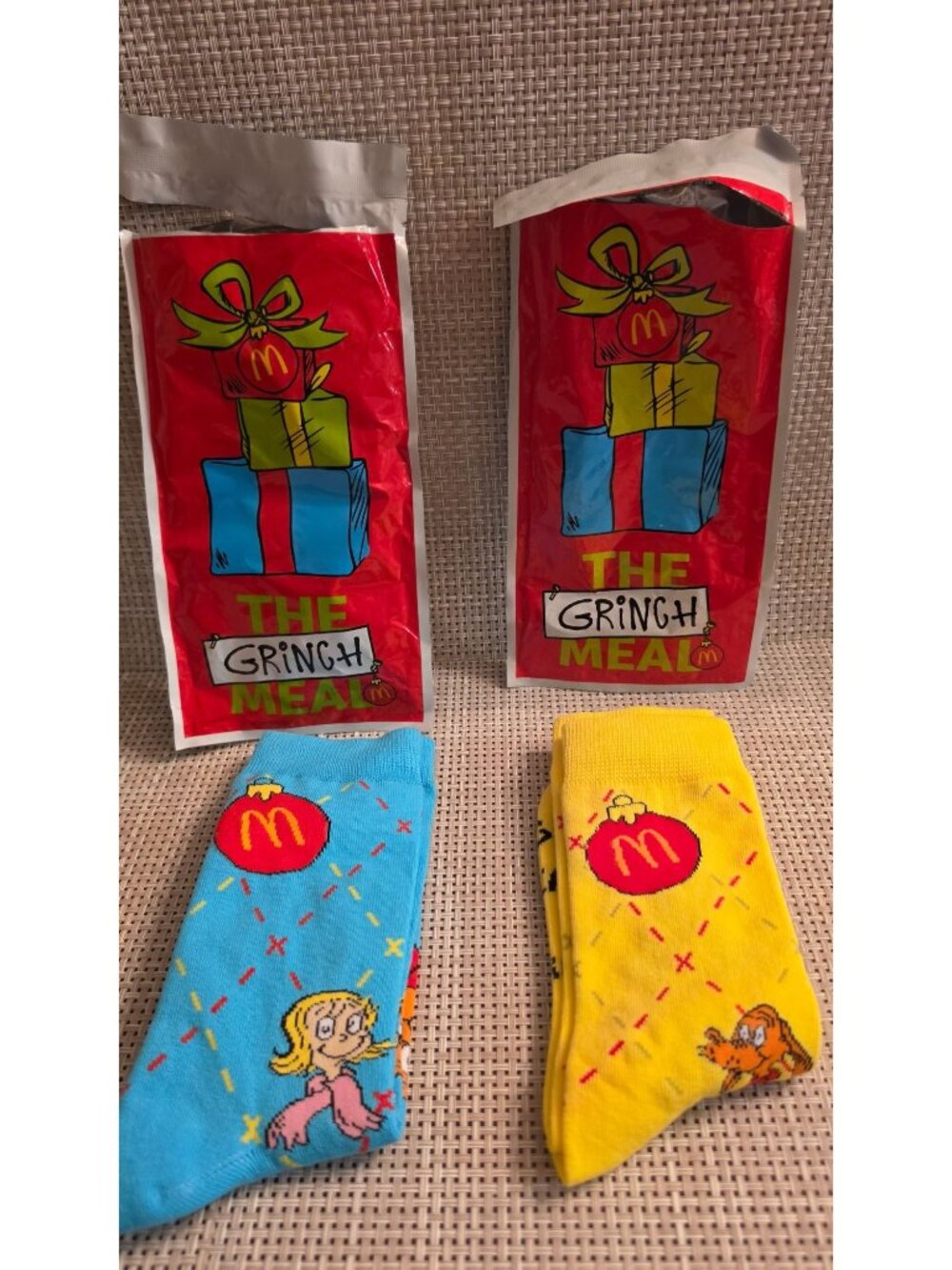 MCDONALDS GRINCH MEAL CHRISTMAS SOCKS LOT BLUE AND YELLOW 2 PAIRS LOT